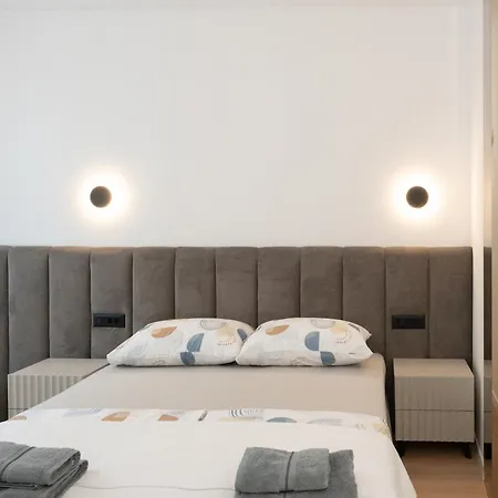 Situs Novus Apartment Split