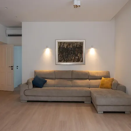 Situs Novus Apartment Split