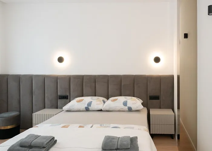 Situs Novus Apartment Split