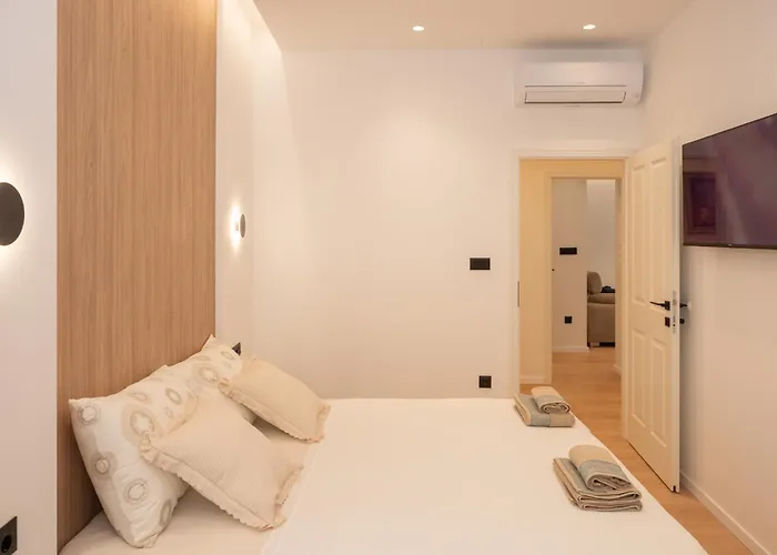 Situs Novus Apartment Split